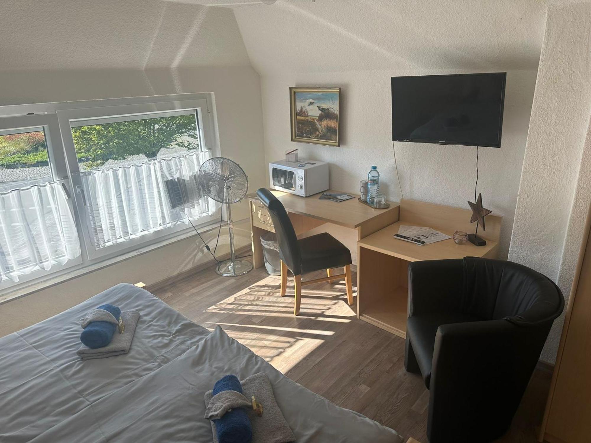 Zentrale Doppelbettzimmer Nordenham Exterior foto